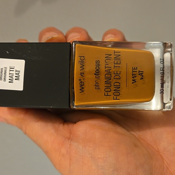 NARS & Wet n Wild Brown Foundation Flawless Finish Bundle - Picture 4 of 5